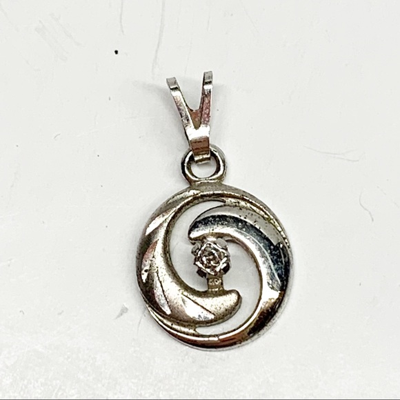 Marvel Jewelry co vintage sterling silver and diamond small swirl design pendant - Picture 7 of 10